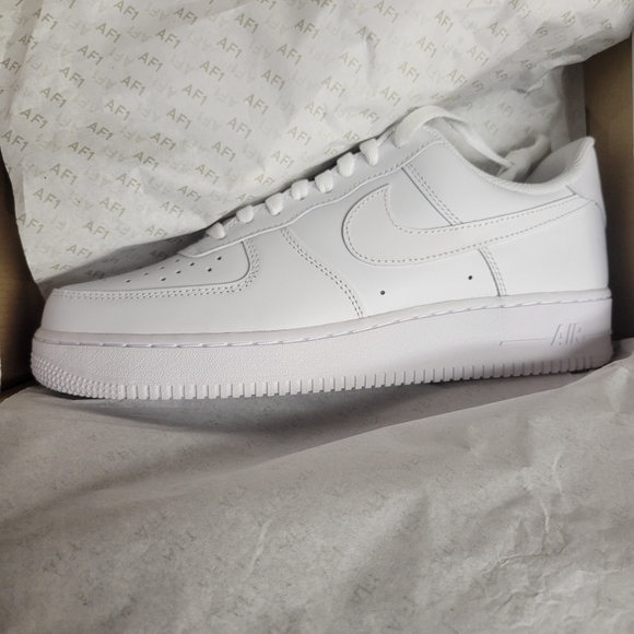 Brand new ds nike air force 1 low all white size 9 men's. - Picture 9 of 9